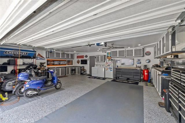 264 E Radcliffe Drive, Claremont, CA 91711