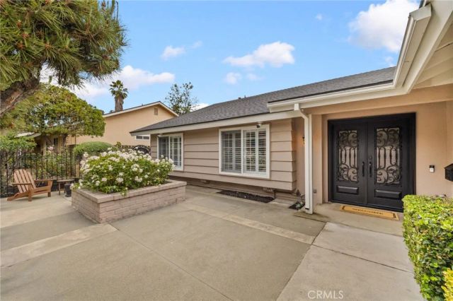 264 E Radcliffe Drive, Claremont, CA 91711