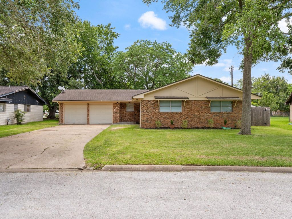 4108 Crescent Drive, Bay City, TX 77414