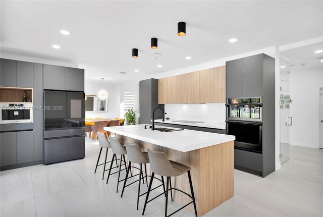 1176 Cedar Falls Dr, Weston, FL 33327