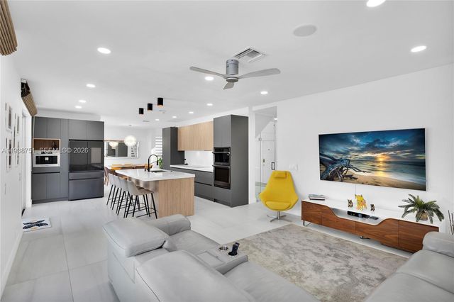 1176 Cedar Falls Dr, Weston, FL 33327