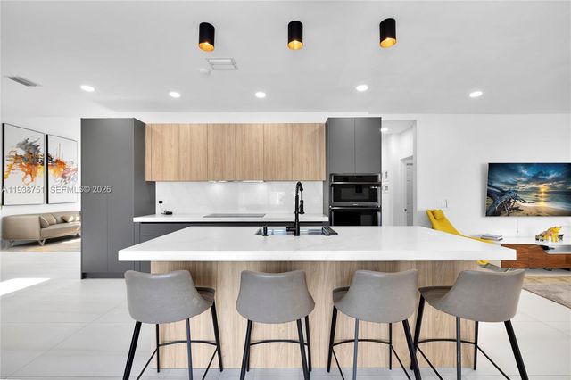 1176 Cedar Falls Dr, Weston, FL 33327