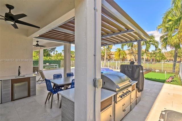 1176 Cedar Falls Dr, Weston, FL 33327