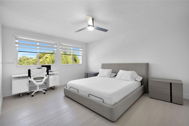 1176 Cedar Falls Dr, Weston, FL 33327