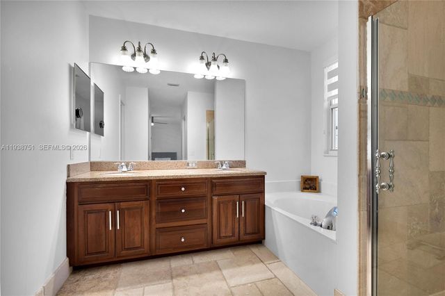 1176 Cedar Falls Dr, Weston, FL 33327