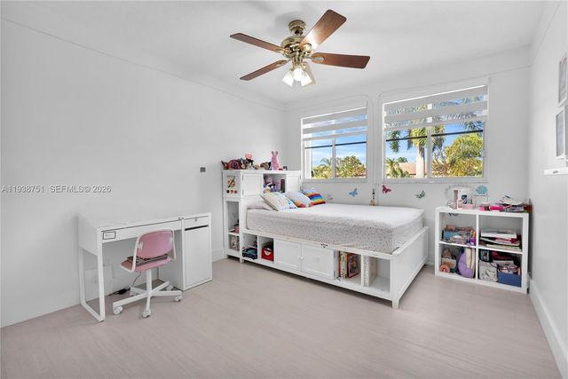 1176 Cedar Falls Dr, Weston, FL 33327