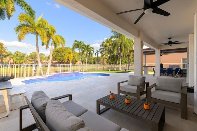 1176 Cedar Falls Dr, Weston, FL 33327