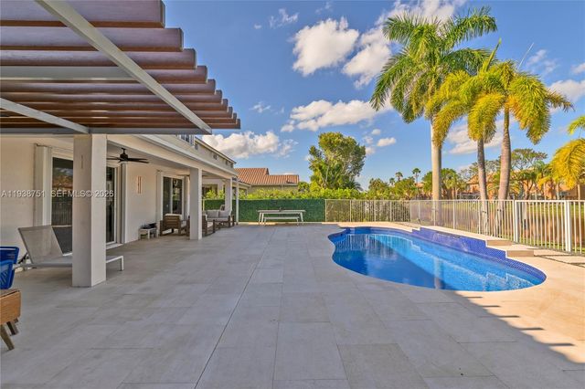 1176 Cedar Falls Dr, Weston, FL 33327