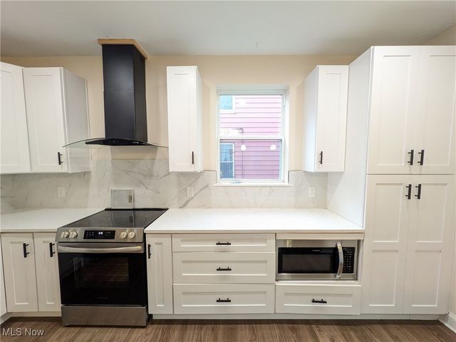 1911 Corning Avenue, Cleveland, OH 44109