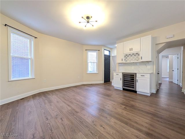 1911 Corning Avenue, Cleveland, OH 44109