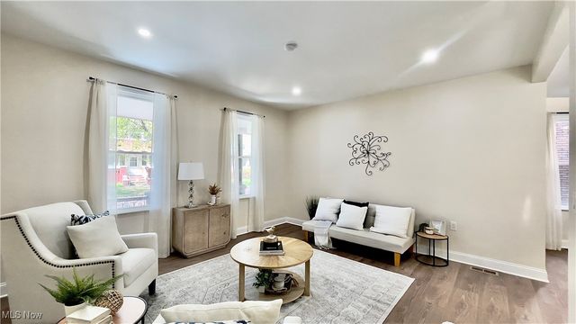 1911 Corning Avenue, Cleveland, OH 44109