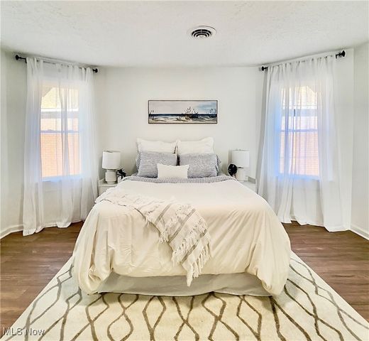 1911 Corning Avenue, Cleveland, OH 44109