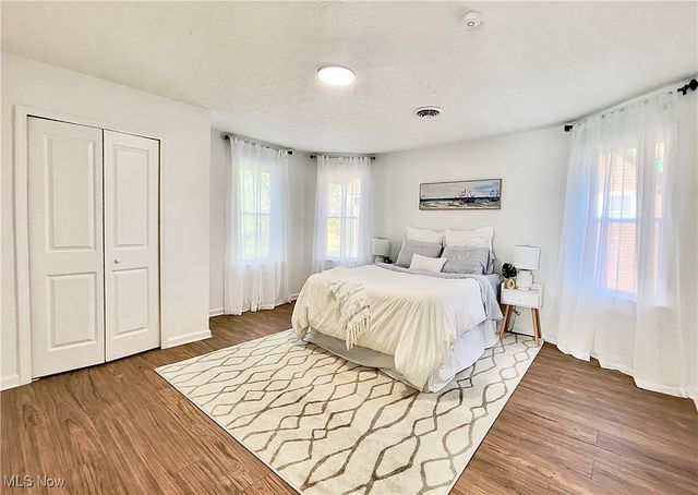 1911 Corning Avenue, Cleveland, OH 44109