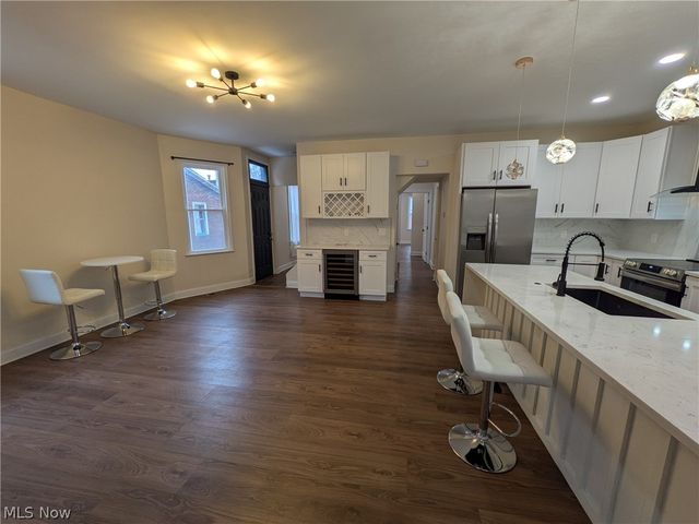 1911 Corning Avenue, Cleveland, OH 44109