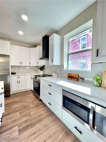 1911 Corning Avenue, Cleveland, OH 44109