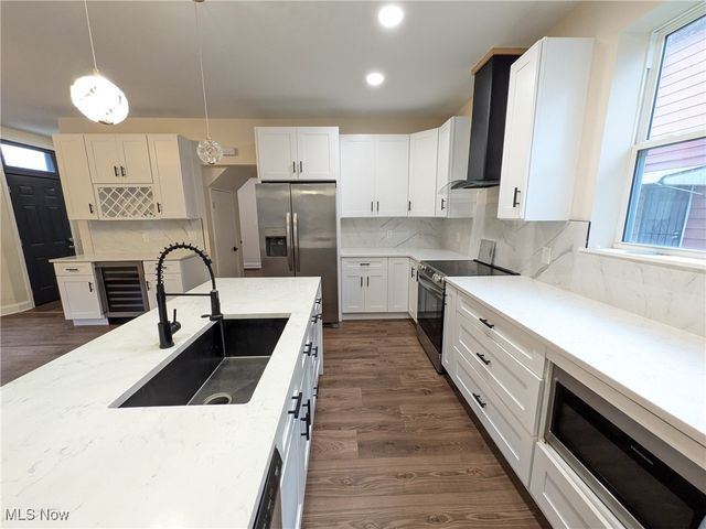 1911 Corning Avenue, Cleveland, OH 44109