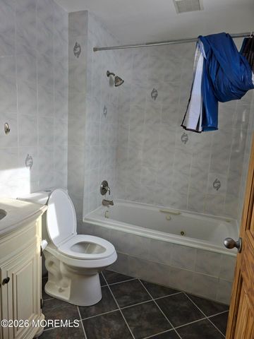 22 Mizzen Drive, Barnegat, NJ 08005