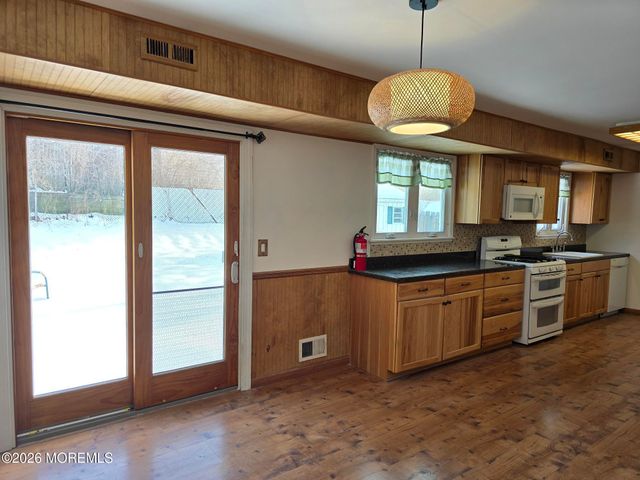 22 Mizzen Drive, Barnegat, NJ 08005