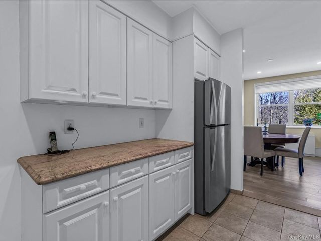 1 Kensington Gate PH 14, Great Neck, NY 11021