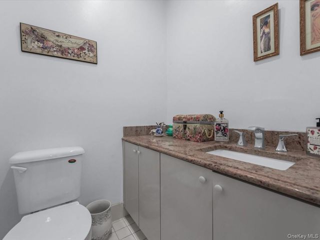 1 Kensington Gate PH 14, Great Neck, NY 11021