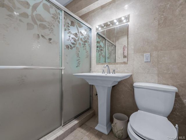 1 Kensington Gate PH 14, Great Neck, NY 11021