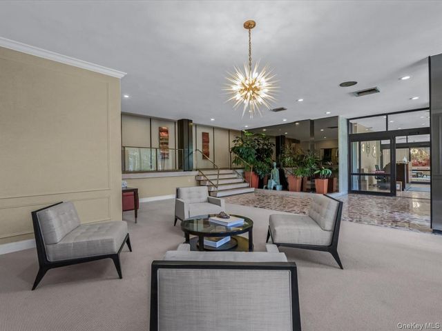 1 Kensington Gate PH 14, Great Neck, NY 11021