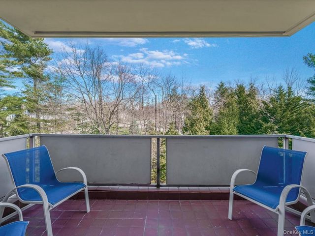 1 Kensington Gate PH 14, Great Neck, NY 11021