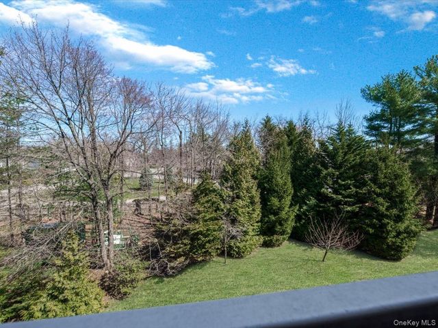 1 Kensington Gate PH 14, Great Neck, NY 11021