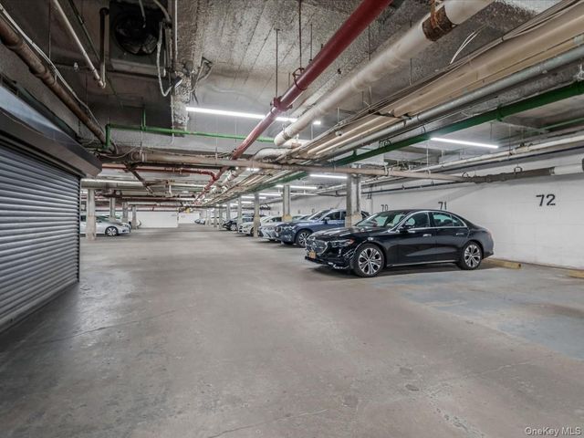 1 Kensington Gate PH 14, Great Neck, NY 11021