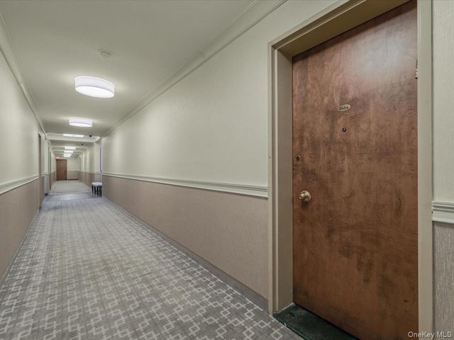 1 Kensington Gate PH 14, Great Neck, NY 11021