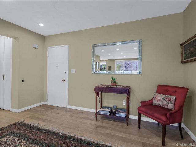 1 Kensington Gate PH 14, Great Neck, NY 11021