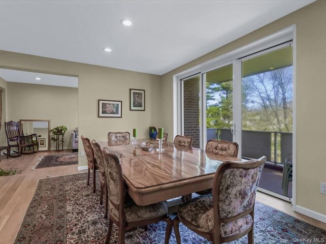 1 Kensington Gate PH 14, Great Neck, NY 11021
