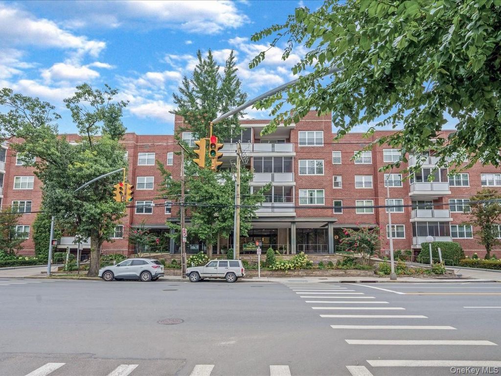 1 Kensington Gate PH 14, Great Neck, NY 11021