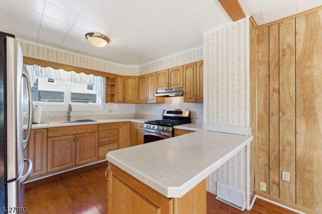 12 Driscoll St, Manville Boro, NJ 08835