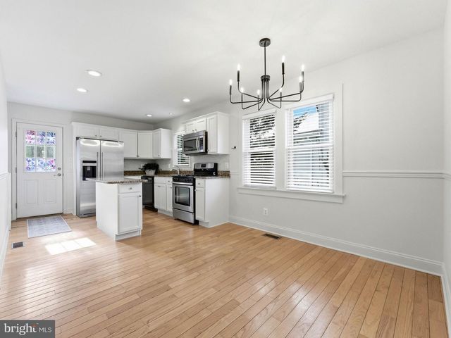 402 AUSTIN AVE, Barrington, NJ 08007