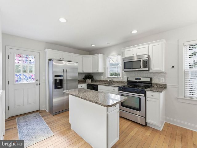 402 AUSTIN AVE, Barrington, NJ 08007