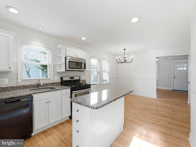 402 AUSTIN AVE, Barrington, NJ 08007