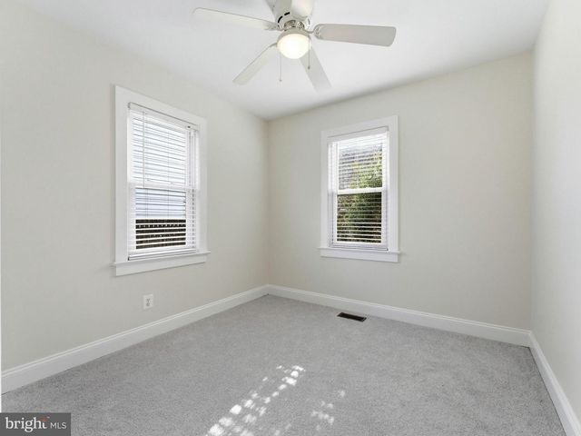 402 AUSTIN AVE, Barrington, NJ 08007