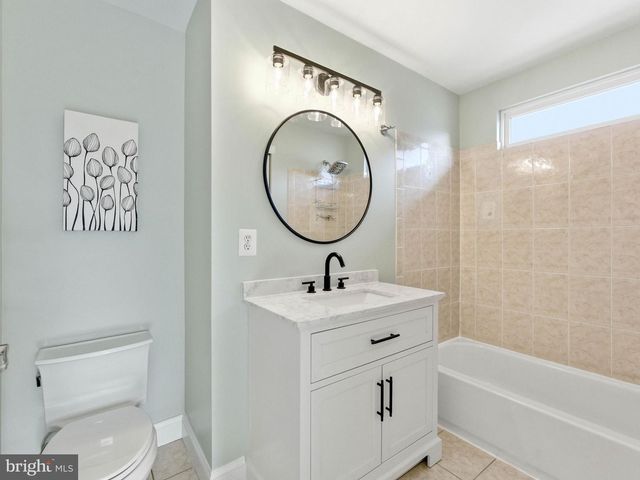 402 AUSTIN AVE, Barrington, NJ 08007