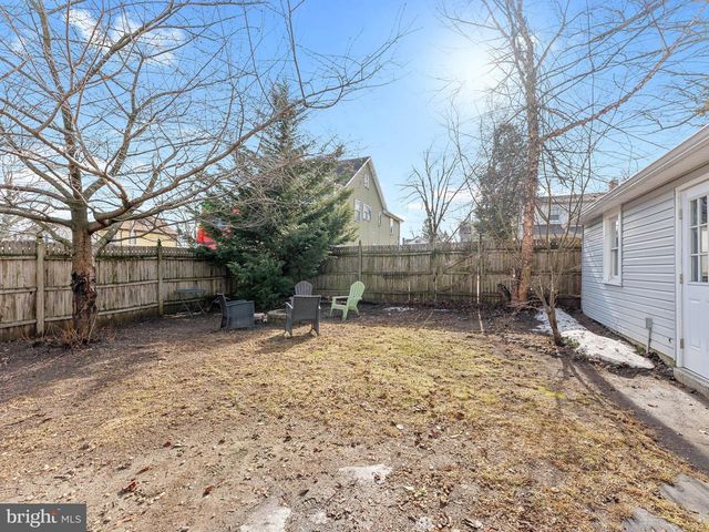 402 AUSTIN AVE, Barrington, NJ 08007