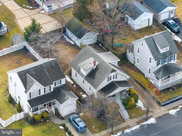 402 AUSTIN AVE, Barrington, NJ 08007