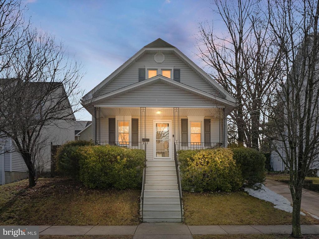 402 AUSTIN AVE, Barrington, NJ 08007