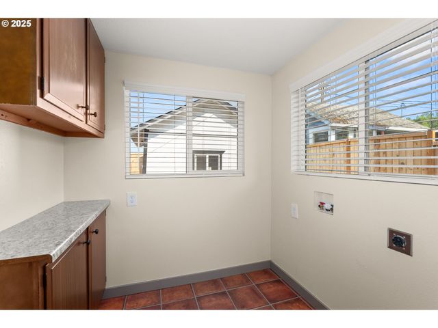 625 S GOLD St, Centralia, WA 98531