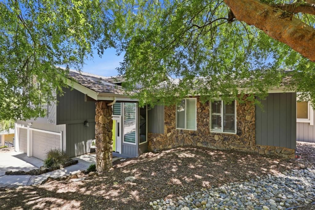 Image 2 of property listing at 3460 Oak Hill Court, Morgan Hill, CA 95037
