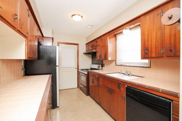 7158 Sharpview Drive, Houston, TX 77074