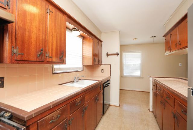 7158 Sharpview Drive, Houston, TX 77074