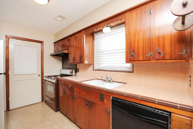 7158 Sharpview Drive, Houston, TX 77074