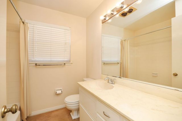 7158 Sharpview Drive, Houston, TX 77074