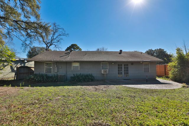 7158 Sharpview Drive, Houston, TX 77074