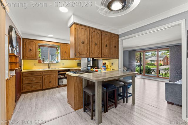 6324 Cambourne Road, Dearborn Heights, MI 48127